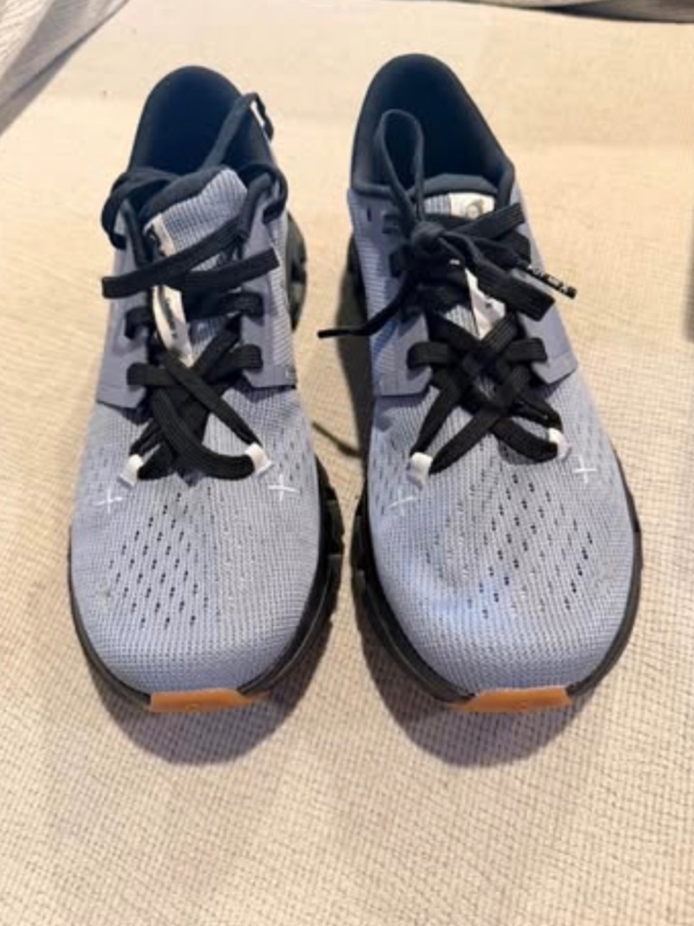 Brand New On Cloud X 4 – Feather/Black – Women’s 7.5
